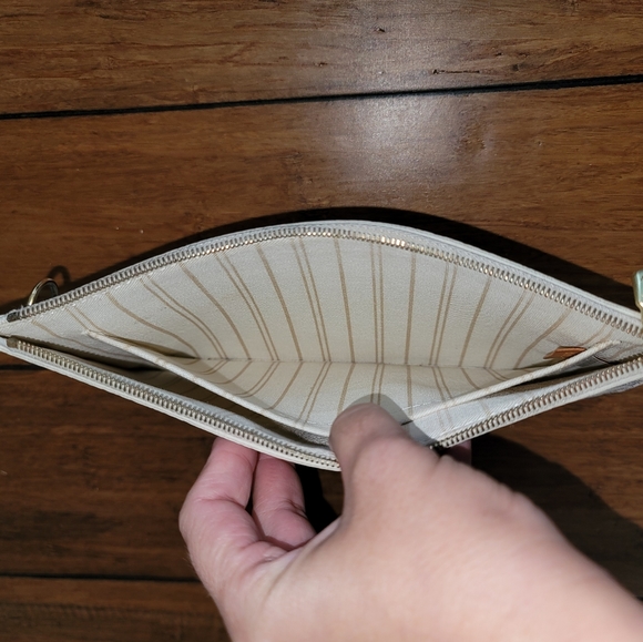 Louis Vuitton Damier Azur Pochette Wristlet - Picture 6 of 10